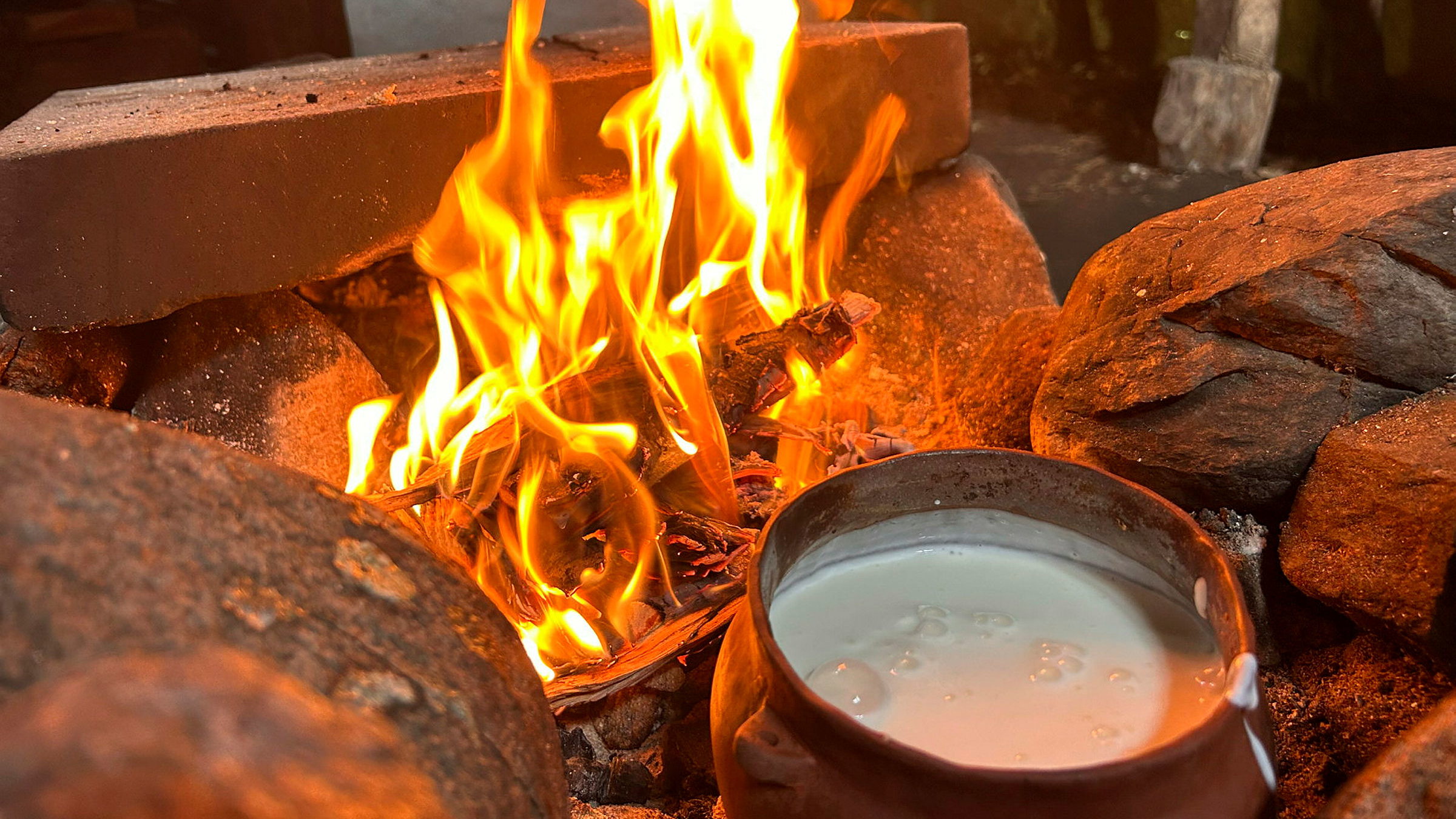 öppen eld med lekrus med filmjölk