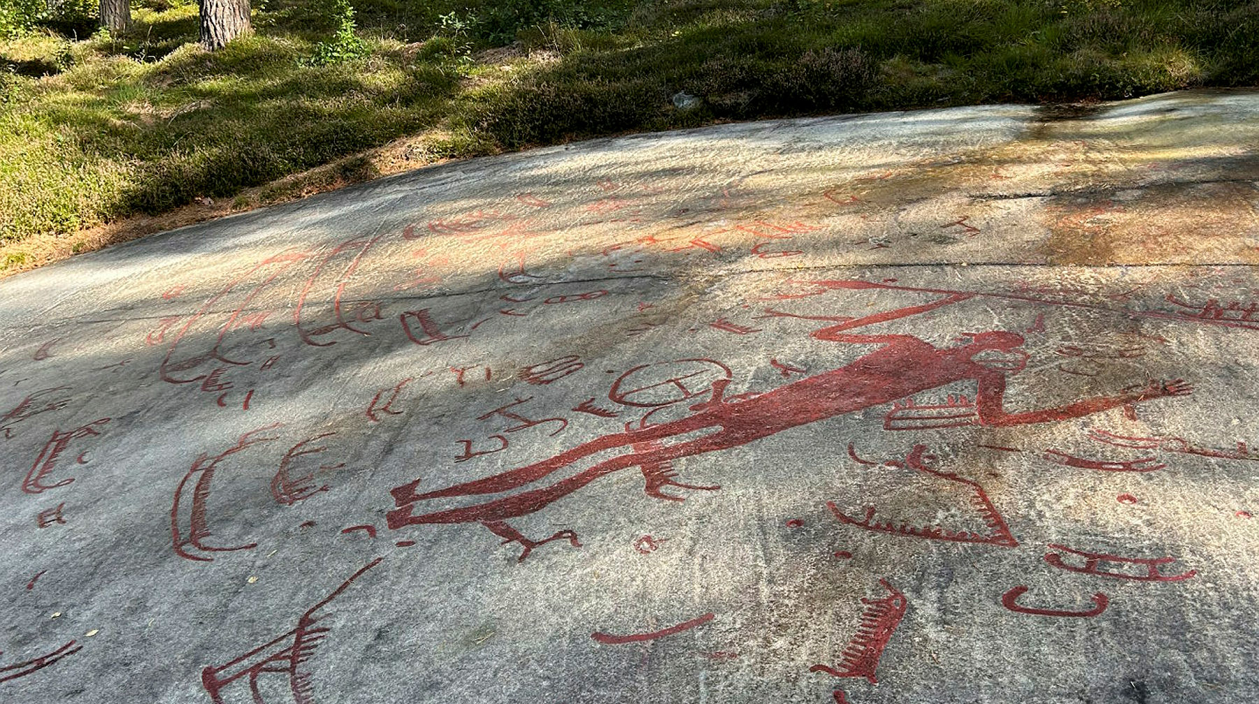 der 2,3 m große Speerwerfer-Gott